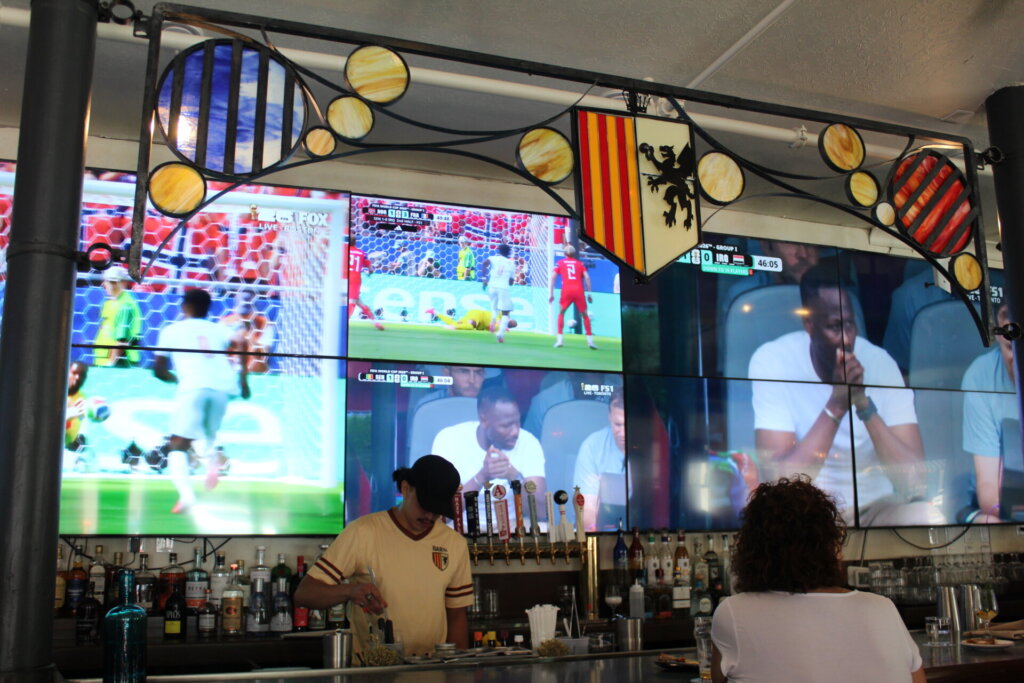 A bartender pouring drinks inside BARna
